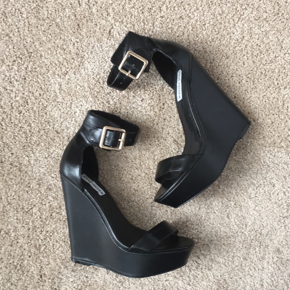 Steve Madden strappy platform wedges